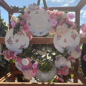 Vintage Floral Plate Wreath with Pink Roses